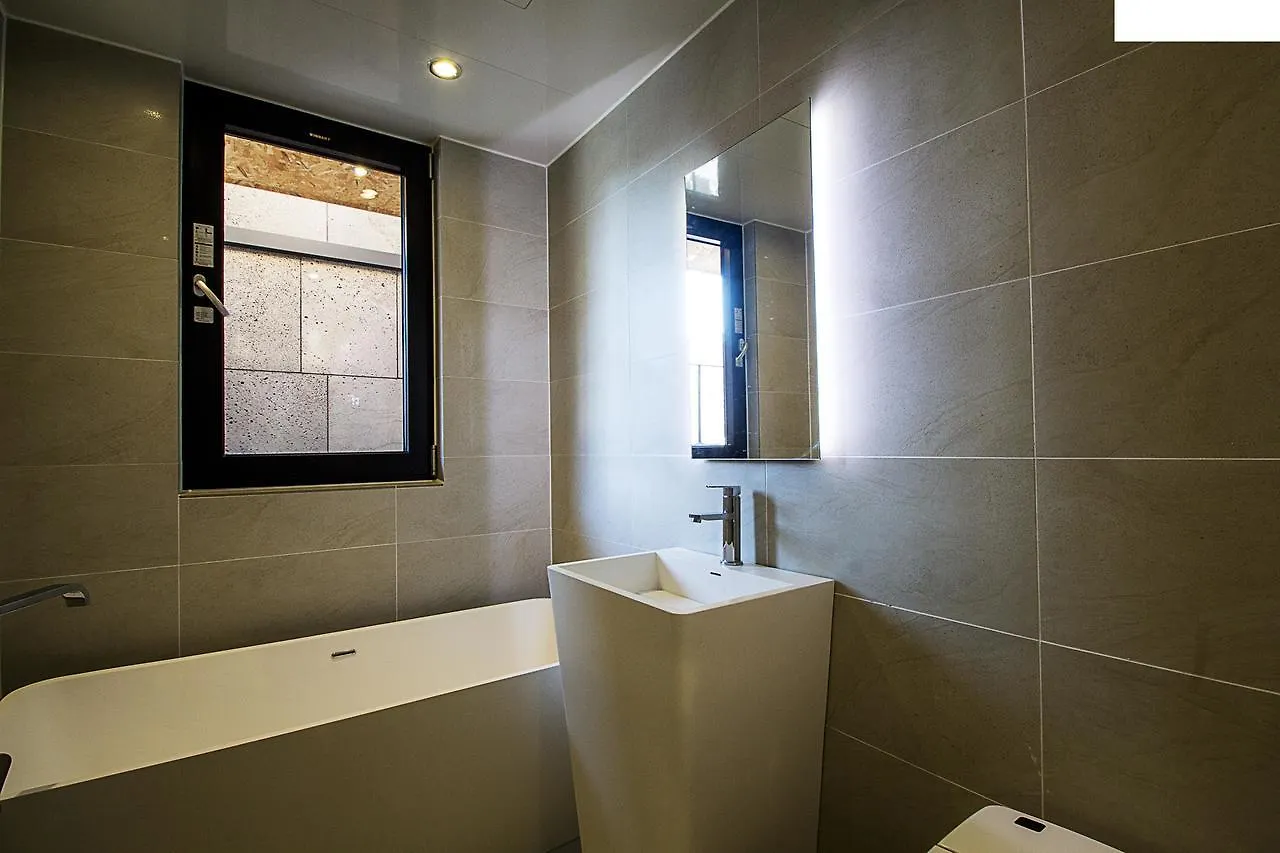 Hotel Bono Oncheonjang Pusan 2*,